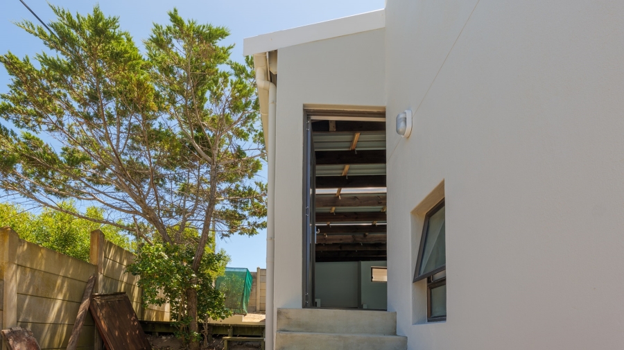 4 Bedroom Property for Sale in Struisbaai Western Cape